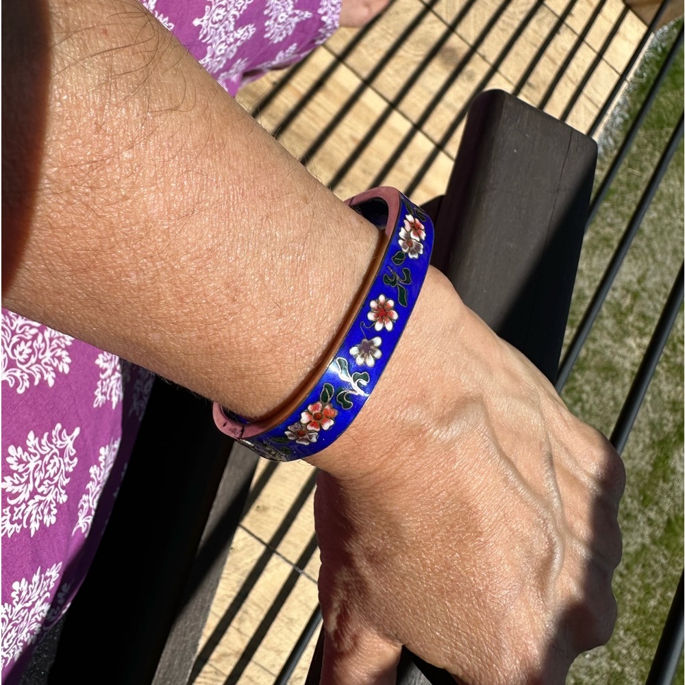 RICH COBALT CLOISONNÉ HINGED BANGLE
